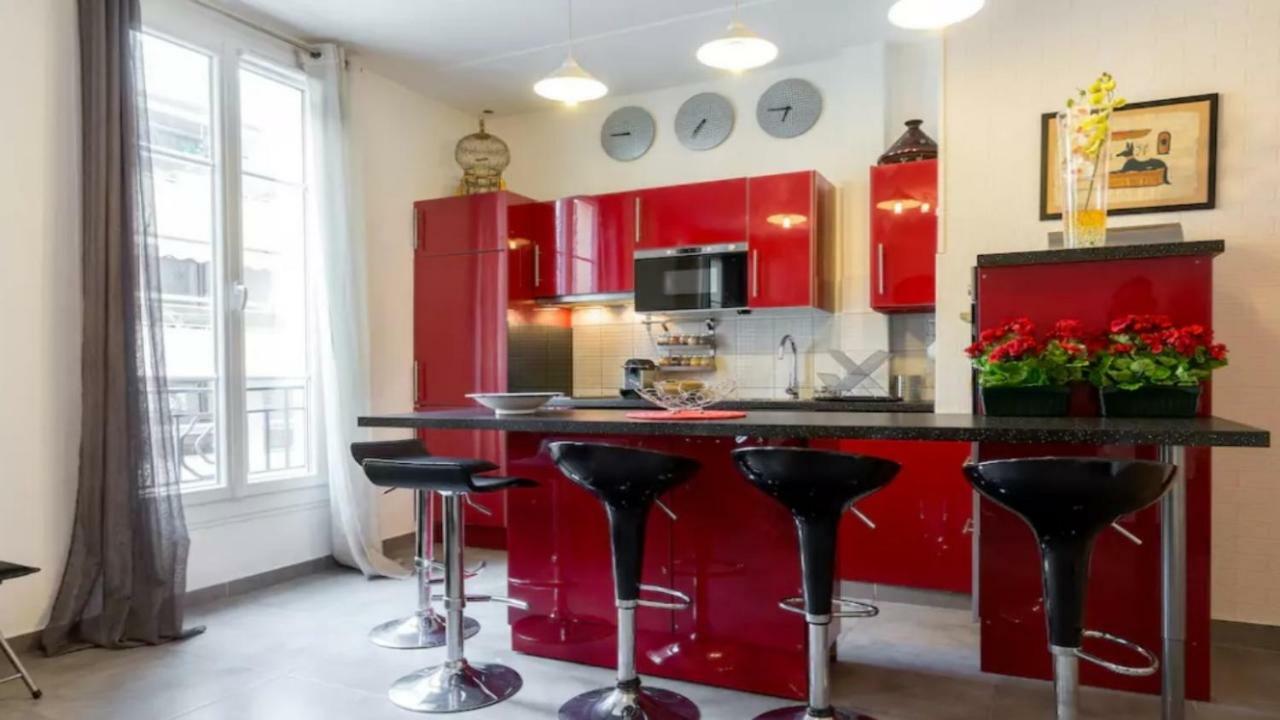 Stylish White And Red Apartments Juan-les-Pins Exteriör bild