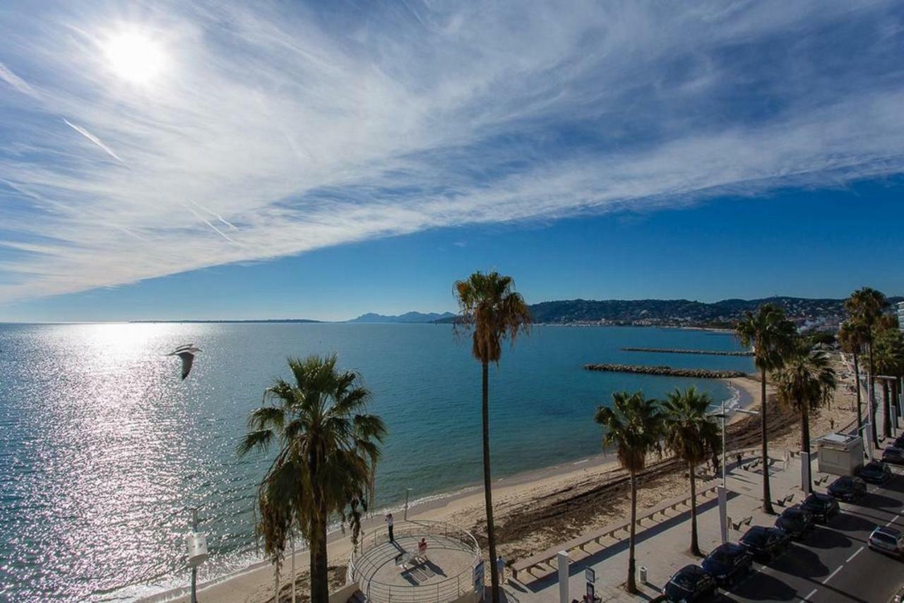 Stylish White And Red Apartments Juan-les-Pins Exteriör bild